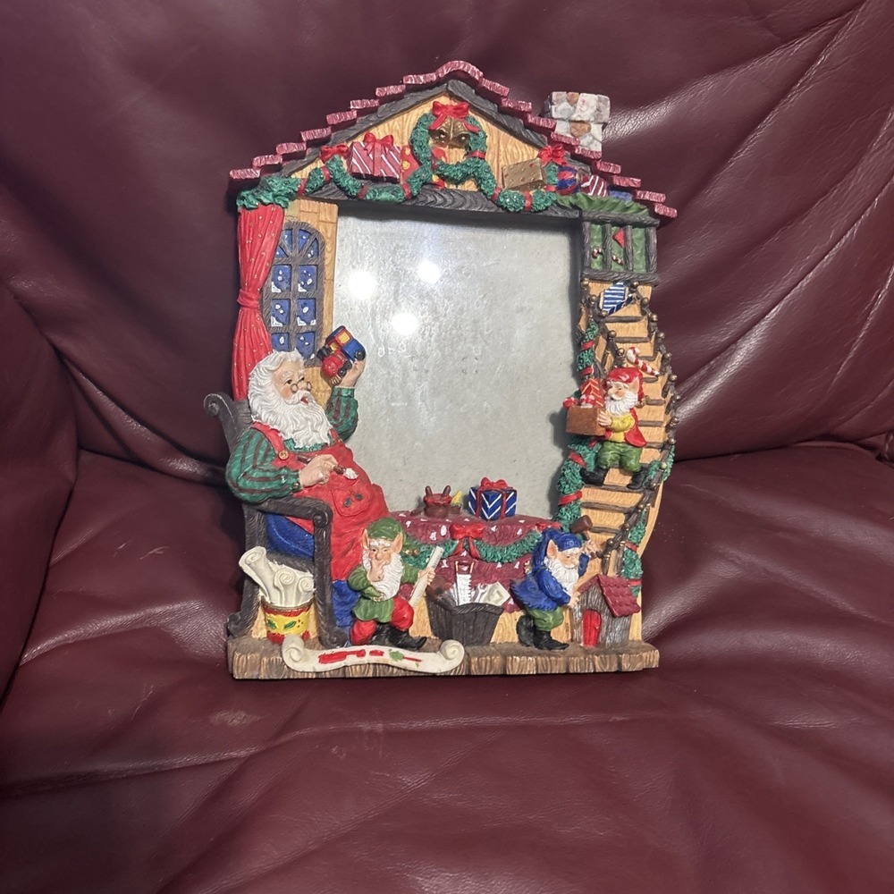 Grandeur Noel Polyresin Santa Workshop Collectible Hand-painted‎ Photo Frame